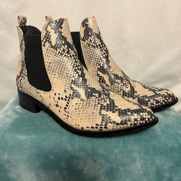 Steve Madden snakeskin pattern booties 8.5 - Picture 1 of 11